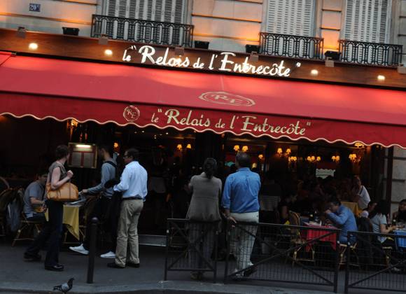 Emma Stone arrives at a restaurant in Paris Emma Stone leaving her hotel and heading to Le Relais de l Entrecote restaurant in Saint-Germain district in Paris, France on September 1st, 2011. Photo by ABACAPRESS.COM Paris paris France  Copyright: xABACAx 287926_012 ABACAx 287926_012