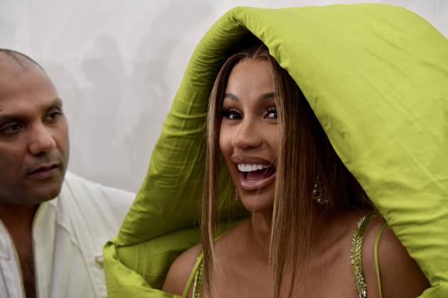 PFW - Cardi B at Gaurav Gupta Front Row Fashion designer Gaurav Gupta with Cardi B attending Gaurav Gupta Haute Couture Fall Winter 2023 2024 show as part of Paris Fashion Week on July 6, 2023 in Paris, France. Photo by Jana Call me J ABACAPRESS.COM Paris France  Copyright: xJanaxCallxmexJ ABACAx 859804_001 JanaxCallxmexJ ABACAx 859804_001