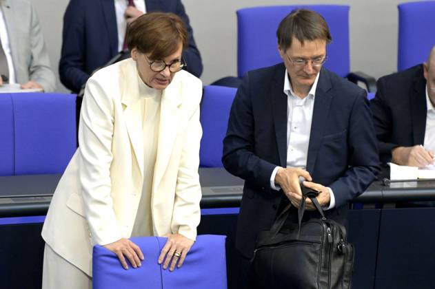 Bettina Stark Watzinger and Karl Lauterbach at the 116 session of the German Bundestag in the Reichstag building Berlin, 07 07 2023 Foto:xF.xKernx xFuturexImage