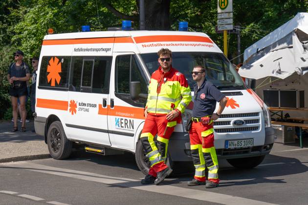 Rave The Planet Techno Parade moved through Berlin, relaxed rescue services Rave The Planet Techno Parade moved on the street of 17 June to the Brandenburg Gate to the Victory Column in Berlin Mitte and back With Dr Motte and many techno DJs 8 7 2023 Berlin Berlin GER