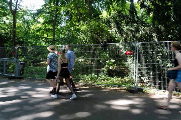 08 07 2023,Tens of thousands of people take part in techno parade Rave the Planet Loveparade founder Dr Motte is the organizer Straße des 17 Juni in Großer Tiergarten A fence is erected