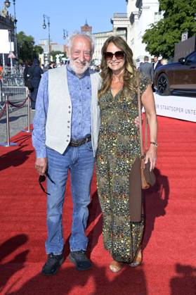 Dieter Hallervorden with wife Christiane Zander at the BMW X Staatsoper Unter den Linden event at the event Staatsoper für alle with Don Carlo as a live broadcast on the Bebelplatz Berlin, 08 07 2023 Foto:xF.xKernx xFuturexImage