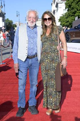 Dieter Hallervorden with wife Christiane Zander at the BMW X Staatsoper Unter den Linden event at the event Staatsoper für alle with Don Carlo as a live broadcast on the Bebelplatz Berlin, 08 07 2023 Foto:xF.xKernx xFuturexImage