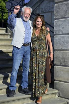 Dieter Hallervorden with wife Christiane Zander at the BMW X Staatsoper Unter den Linden event at the event Staatsoper für alle with Don Carlo as a live broadcast on the Bebelplatz Berlin, 08 07 2023 Foto:xF.xKernx xFuturexImage