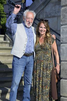 Dieter Hallervorden with wife Christiane Zander at the BMW X Staatsoper Unter den Linden event at the event Staatsoper für alle with Don Carlo as a live broadcast on the Bebelplatz Berlin, 08 07 2023 Foto:xF.xKernx xFuturexImage