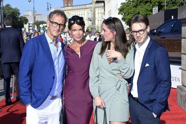 Gerit Kling with husband Wolfram Becker and son Leon Kling with girlfriend at the BMW X Staatsoper Unter den Linden event at the event Staatsoper für alle with Don Carlo as a live broadcast on the Bebelplatz Berlin, 08 07 2023 Foto:xF.xKernx xFuturexImage