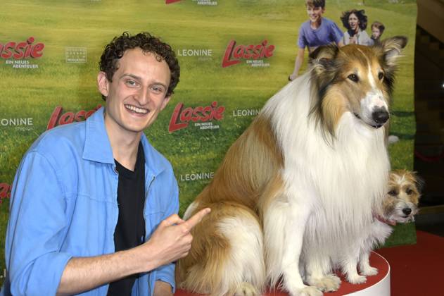 Julian Janssen with the movie dogs Lassie and Pippa at the premiere of the movie Lassie A New Adventure at Zoo Palast Berlin, 09 07 2023 Foto:xF.xKernx xFuturexImage