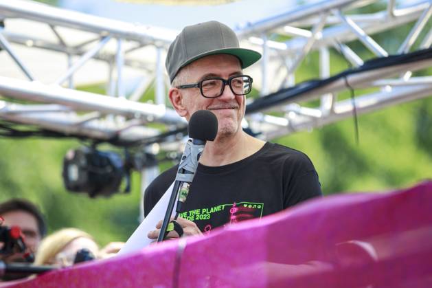 Rave the Planet 2023 Germany, Berlin on 08 July 2023 organizer of the music and dance event Rave the Planet Dr Motte bürgerlich Matthias Roeingh at the welcome speech on the techno bus with the motto for 2023 Music is the answer