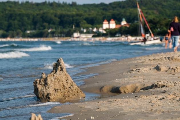 13 07 2023 View of the beach of Binz on the island of Rügen in Mecklenburg Western Pomerania In the foreground is a sand castle Binz is the largest seaside resort on the island of Rügen The municipality belongs to the district of Western Pomerania Rügen in Mecklenburg Western Pomerania The Baltic seaside