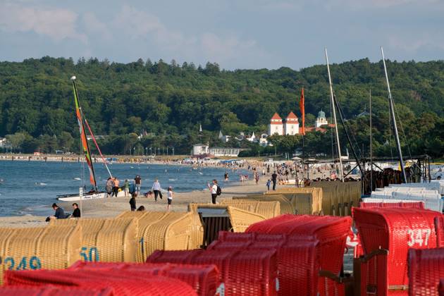 13 07 2023 View of the beach of Binz on the island of Rügen in Mecklenburg Vorpommern In the foreground are beach chairs Binz is the largest seaside resort on the island of Rügen The municipality belongs to the district of Vorpommern Rügen in Mecklenburg Vorpommern The Baltic seaside resort has borne its