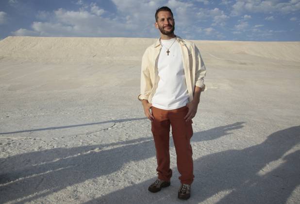 Le Papier Jacquemus Front Row - Arles Simon Porte Jacquemus during the Le Papier (The Paper) Jacquemus Fashion Show on June 27, 2022 in Arles, France.Photo by Patrick Aventurier ABACAPRESS.COM Arles France  Copyright: xAventurierxPatrick ABACAx 815614_029 AventurierxPatrick ABACAx 815614_029 