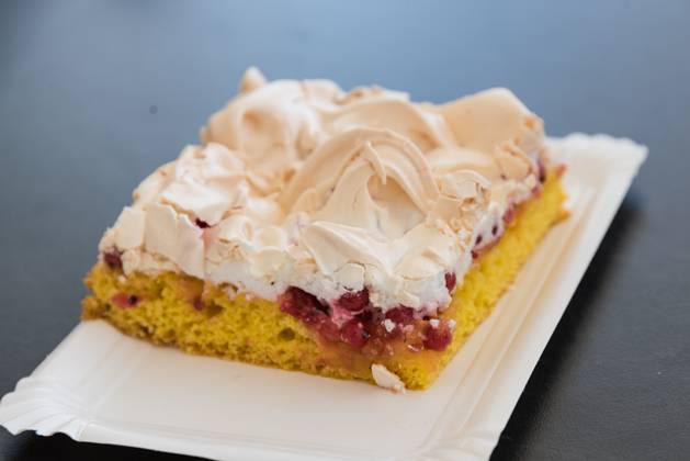 Cake with Red Currants and Baiserhaube Dessert, Close-up 1077405046