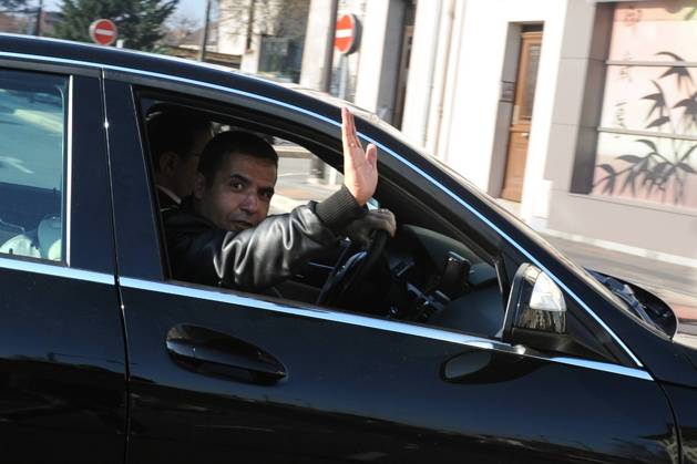 Cheb Mami leaving the prison - Melun Cheb Mami leaving the prison of Melun, France on March 23, 2011. Cheb Mami has been sentenced on July 3, 2009, by the court of Bobigny to 5 years in prison for assault on his ex-girlfriend and attempted forced abortion. Photo by ABACAPRESS.COM  Copyright: xABACAx 268348_017 ABACAx 268348_017 