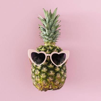 Top view Pineapple with Herzförmiger Sunglasses Beautiful Photo Copyright: imageBROKER/OleksandrxLatkun ibxole09445751.jpg
