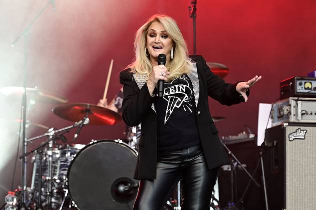 Bonnie Tyler live at a concert of her Between the Earth the Stars Tour in the courtyard of the Kulturbrauerei Görlitz, 04 08 2023 Foto:xM.xWehnertx xFuturexImage