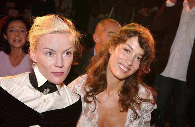 67113 05 Daphne Guiness with Dolores Chaplin attend the Valentino Ready-to-Wear Spring-Summer 2005 collection presentation in Paris, France on October 10, 2004. Photo by Klein-Nebinger ABACA.  Copyright: xKlein-Nebinger ABACAx 67113_05 Klein-Nebinger ABACAx 67113_05