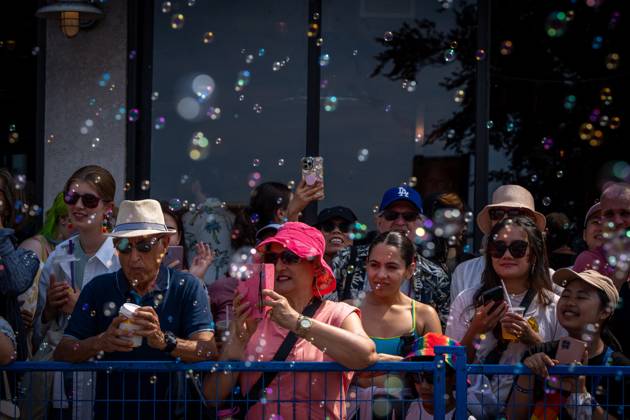 August 6, 2023, VANCOUVER, BC, CANADA: Bubbles are blown at people during the Pride Parade at English Bay in Vancouver, B.C., Sunday, Aug. 6, 2023. VANCOUVER CANADA  - ZUMAc35_ 20230806_zaf_c35_009 Copyright: xEthanxCairnsx