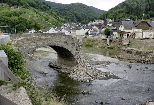 DEU , GERMANY After the flood disaster in the Ahr valley in July 2021 the heavily damaged Nepomuk Bridge in Rech is finally being torn down , 20 07 2023 DEU , GERMANY After the flood disaster in the Ahr valley in July 2021 the heavily damaged Nepomuk Bridge in Rech is finally being torn down , 20 07 2023