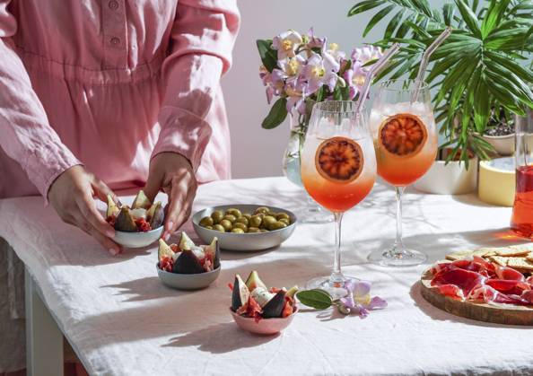 aperol spritz cocktail, on a pale pink linen tablecloth, shadows, sunlight, summer drink in glass aperol spritz cocktail, on a pale pink linen tablecloth, shadows, sunlight, summer drink in glass Copyright: xJuliaxBogdanovax JBO260623-33