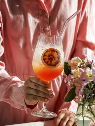 aperol spritz cocktail, on a pale pink linen tablecloth, shadows, sunlight, summer drink in glass aperol spritz cocktail, on a pale pink linen tablecloth, shadows, sunlight, summer drink in glass Copyright: xJuliaxBogdanovax JBO260623-34
