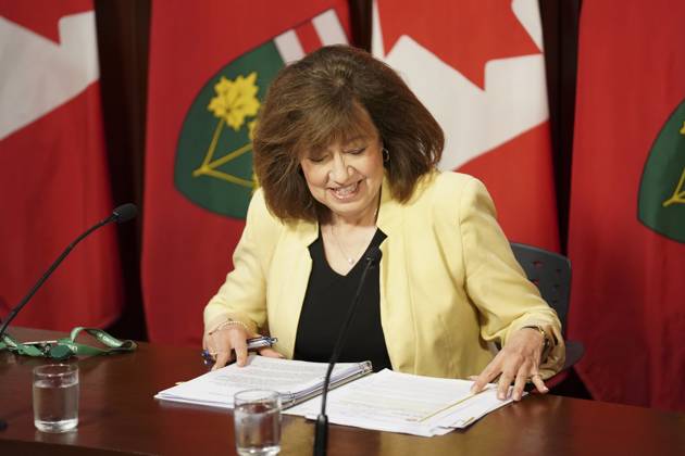 August 9, 2023, Toronto, ON, Canada: Ontario Auditor General Bonnie Lysyk speaks to the media during a press conference regarding her Special Report on Changes to the Greenbelt, at Queens Park, in Toronto, Wednesday, Aug. 9, 2023. Toronto Canada  - ZUMAc35_ 20230809_zaf_c35_010 Copyright: xArlynxMcadoreyx
