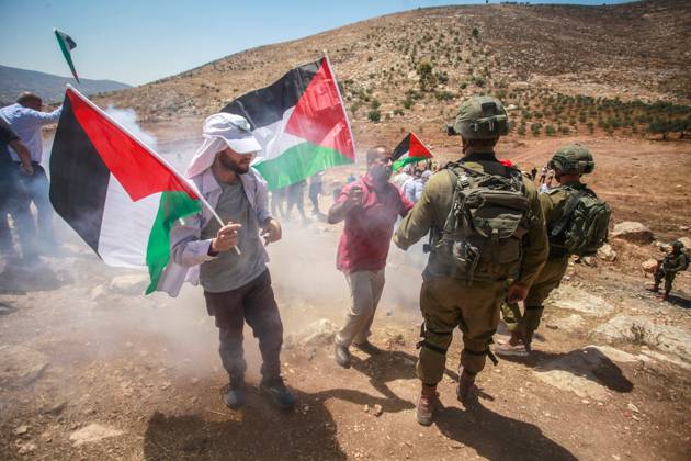 Bilder des Jahres 2023, News 08 August News Themen der Woche KW32 News Bilder des Tages August 11, 2023, Nablus, West Bank, Palestine: Israeli soldiers suppress Palestinian protesters with tear gas, during the demonstration against Israeli settlements in the village of Beit Dajan near the West Bank city of Nablus. Nablus Palestine - ZUMAs197 20230811_aaa_s197_148 Copyright: xNasserxIshtayehx