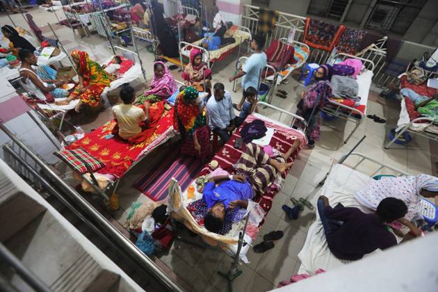 Bangladesh Confronts Surge In Dengue Cases - Dhaka People suffering from dengue fever as they admitted for treatment at a government hospital in Dhaka, Bangladesh, on August 12, 2023. The dengue outbreak in Bangladesh has taken a worrisome turn as the number of cases and fatalities continue to rise, signaling an alarming trend this year. Photo by Habibur Rahman ABACAPRESS.COM Dhaka 1100 Bangladesh  Copyright: xHabiburxRahman ABACAx 863765_002 HabiburxRahman ABACAx 863765_002