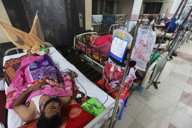 Bangladesh Confronts Surge In Dengue Cases - Dhaka People suffering from dengue fever as they admitted for treatment at a government hospital in Dhaka, Bangladesh, on August 12, 2023. The dengue outbreak in Bangladesh has taken a worrisome turn as the number of cases and fatalities continue to rise, signaling an alarming trend this year. Photo by Habibur Rahman ABACAPRESS.COM Dhaka 1100 Bangladesh  Copyright: xHabiburxRahman ABACAx 863765_004 HabiburxRahman ABACAx 863765_004