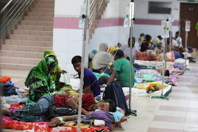 Bangladesh Confronts Surge In Dengue Cases - Dhaka People suffering from dengue fever as they admitted for treatment at a government hospital in Dhaka, Bangladesh, on August 12, 2023. The dengue outbreak in Bangladesh has taken a worrisome turn as the number of cases and fatalities continue to rise, signaling an alarming trend this year. Photo by Habibur Rahman ABACAPRESS.COM Dhaka 1100 Bangladesh  Copyright: xHabiburxRahman ABACAx 863765_005 HabiburxRahman ABACAx 863765_005