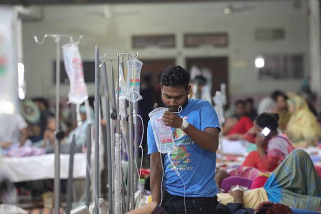 Bangladesh Confronts Surge In Dengue Cases - Dhaka People suffering from dengue fever as they admitted for treatment at a government hospital in Dhaka, Bangladesh, on August 12, 2023. The dengue outbreak in Bangladesh has taken a worrisome turn as the number of cases and fatalities continue to rise, signaling an alarming trend this year. Photo by Habibur Rahman ABACAPRESS.COM Dhaka 1100 Bangladesh  Copyright: xHabiburxRahman ABACAx 863765_006 HabiburxRahman ABACAx 863765_006
