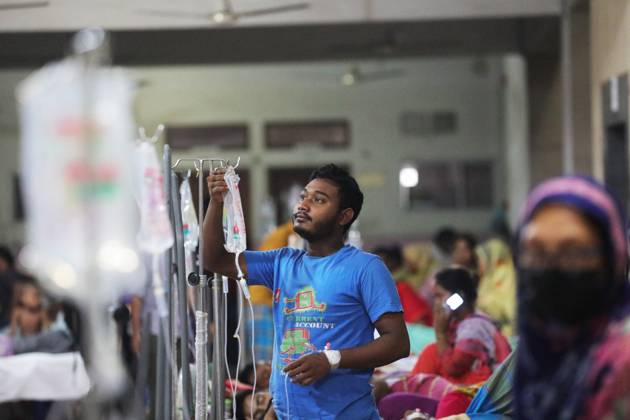 Bangladesh Confronts Surge In Dengue Cases - Dhaka People suffering from dengue fever as they admitted for treatment at a government hospital in Dhaka, Bangladesh, on August 12, 2023. The dengue outbreak in Bangladesh has taken a worrisome turn as the number of cases and fatalities continue to rise, signaling an alarming trend this year. Photo by Habibur Rahman ABACAPRESS.COM Dhaka 1100 Bangladesh  Copyright: xHabiburxRahman ABACAx 863765_007 HabiburxRahman ABACAx 863765_007