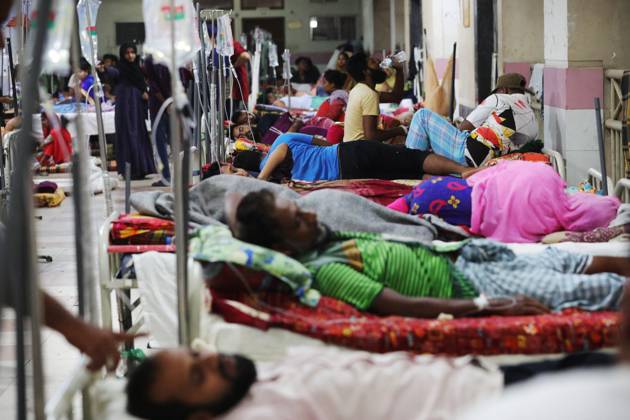 Bangladesh Confronts Surge In Dengue Cases - Dhaka People suffering from dengue fever as they admitted for treatment at a government hospital in Dhaka, Bangladesh, on August 12, 2023. The dengue outbreak in Bangladesh has taken a worrisome turn as the number of cases and fatalities continue to rise, signaling an alarming trend this year. Photo by Habibur Rahman ABACAPRESS.COM Dhaka 1100 Bangladesh  Copyright: xHabiburxRahman ABACAx 863765_008 HabiburxRahman ABACAx 863765_008
