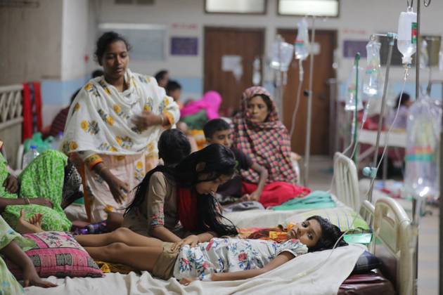 Bangladesh Confronts Surge In Dengue Cases - Dhaka People suffering from dengue fever as they admitted for treatment at a government hospital in Dhaka, Bangladesh, on August 12, 2023. The dengue outbreak in Bangladesh has taken a worrisome turn as the number of cases and fatalities continue to rise, signaling an alarming trend this year. Photo by Habibur Rahman ABACAPRESS.COM Dhaka 1100 Bangladesh  Copyright: xHabiburxRahman ABACAx 863765_011 HabiburxRahman ABACAx 863765_011