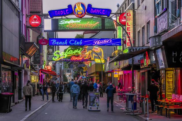 Great Freedom Side street to Reeperbahn in the Evening hours, St Pauli, Hanseatic city Hamburg, Country Hamburg, Northern Germany, Germany, Europe Copyright: imageBROKER/StanislavxBelicka iblbsb09499824.jpg