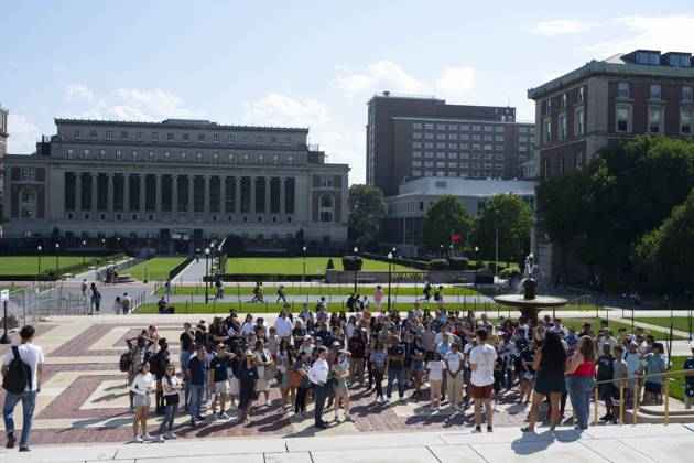 August 9, 2023, New York, New York, United States: Prospective students take a guided campus tour at Columbia University...Columbia University in the City of New York is an elite private higher education institution. Long considered 1 on the US News and World Report ranking for universities, the Ivy League school is a top destination for international students and global elite. Columbia has one of the lowest college admissions rates in the US. New York United States - ZUMAb177 20230809_aap_b177_054 Copyright: xTaidghxBarronx