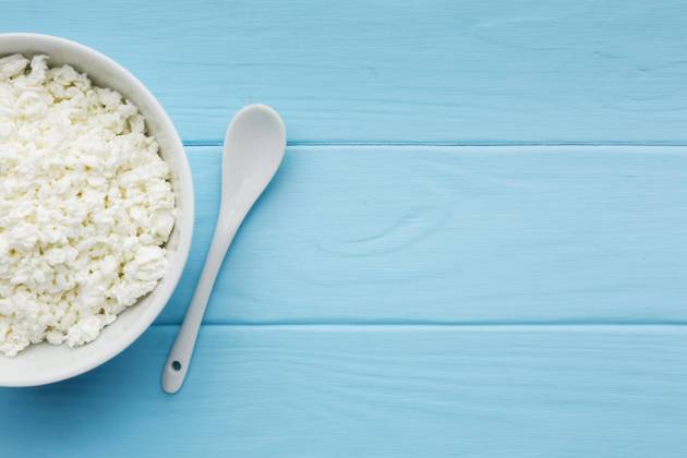 Top view Bio Cottage cheese with Kopierraum Copyright: imageBROKER OleksandrxLatkun ibxole09465454.jpg