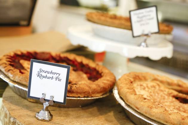 Boiceville, New York, USA. Homemade strawberry rhubarb pie  Copyright: xJulienxMcRobertsx x US33 JMR1105