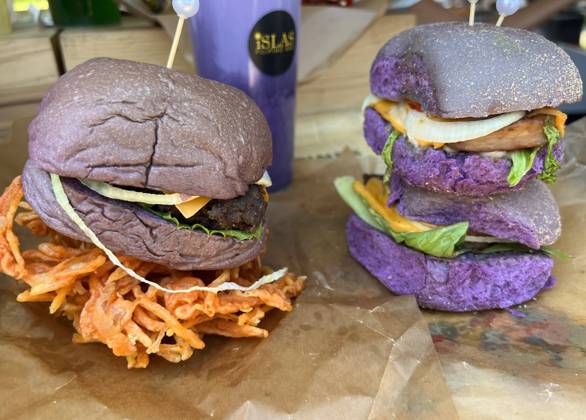 Ube Bun Burgers Ube bun burgers displayed at a food stall during the Taste of Manila Food Festival in Toronto, Ontario, Canada, on August 20, 2023. The festival took place in the area is also popularly known as Little Manila, and is the largest Filipino food festival in Toronto. Authentic Filipino cuisine is the biggest highlight of the festival, offering thousands of attendees a chance to try lumpia, halo halo, lechon, pancit, and other traditional food delights. Toronto Ontario Canada  Copyright: xCreativexTouchxImagingxLtdx originalFilename: friedman-tasteofm230820_npx56.jpg
