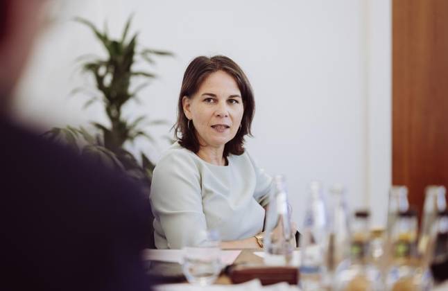<p>Annalena Baerbock (Bündnis 90 Die Grünen), Bundesministerin des Auswärtigen, gibt der Funke Mediengruppe am 05.09.2023 ein Interview in ihren Büroräumen im Auswärtigen Amt.< p> Politik Deutschland Berlin Berlin Copyright: AnikkaxBauer