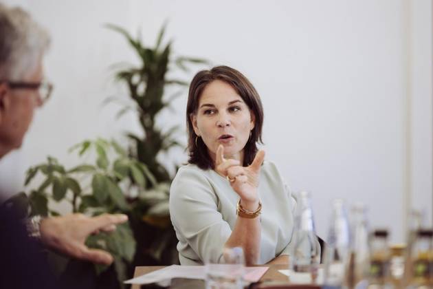 <p>Annalena Baerbock (Bündnis 90 Die Grünen), Bundesministerin des Auswärtigen, gibt der Funke Mediengruppe am 05.09.2023 ein Interview in ihren Büroräumen im Auswärtigen Amt.< p> Politik Deutschland Berlin Berlin Copyright: AnikkaxBauer