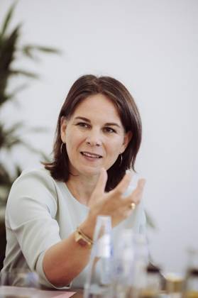 <p>Annalena Baerbock (Bündnis 90 Die Grünen), Bundesministerin des Auswärtigen, gibt der Funke Mediengruppe am 05.09.2023 ein Interview in ihren Büroräumen im Auswärtigen Amt.< p> Politik Deutschland Berlin Berlin Copyright: AnikkaxBauer
