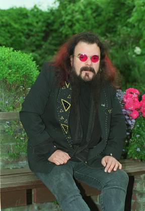 ROY WOOD British Pop Musician Former member of The Move (Launching the BBC TV Series Rock Family Trees ) COMPULSORY CREDIT: UPPA Photoshot Photo UIW 009662 B-22 06.06.1995 ROY WOOD British Pop Musician Former member of The Move (Launching the BBC TV Series Rock Family Trees ) COMPULSORY CREDIT: Starstock Photoshot Photo UIW 009662 B-22 06.06.1995, Credit:Photoshot Avalon United Kingdom  Copyright: xPhotoshotx xAvalonx 0506402106