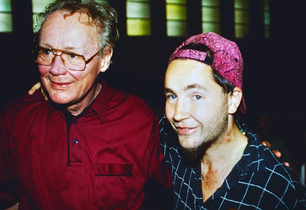 Nigel Kennedy, britischer Violinist (rechts), mit Klaus Tennstedt, Chefdirigent des NDR Sinfonieorchesters in Hamburg, Deutschland um 1989. Copyright: HartwigxValdmanis Nur redaktionelle Nutzung. Editorial usage only. VAL_720002397