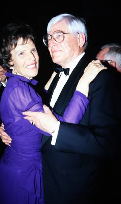 Christian Schwarz Schilling, deutscher Politiker und Unternehmer, bem Tanz mit Ehefrau Marie Luise auf einer Abendveranstaltung, Deutschland um 1992. Copyright: HartwigxValdmanis Nur redaktionelle Nutzung. Editorial usage only. VAL_7205000511