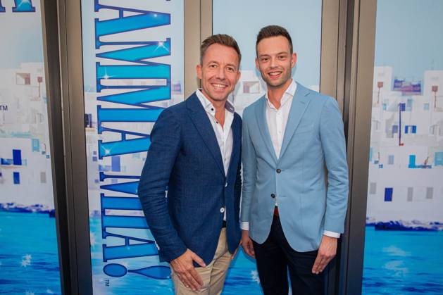 AMSTERDAM - Michael van Hoorne and new partner on the blue carpet during the premiere of Mamma Mia!, the updated version of the musical. ANP WESLEY DE WIT netherlands out - belgium out Copyright: xx x477852376x originalFilename: 477852376