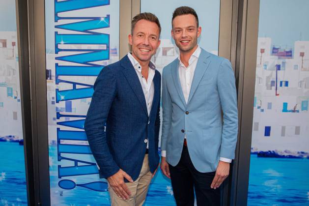 AMSTERDAM - Michael van Hoorne and new partner on the blue carpet during the premiere of Mamma Mia!, the updated version of the musical. ANP WESLEY DE WIT netherlands out - belgium out Copyright: xx x477852379x originalFilename: 477852379