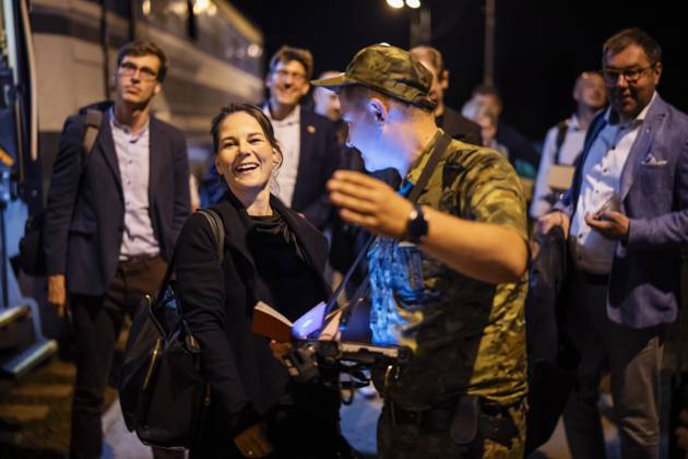 Annalena Baerbock Buendnis 90 Die Gruenen , Federal Minister of Foreign Affairs arrives at Medyka Poland station to take the night train to Kiev, taken during the visit of the Federal Minister of Foreign Affairs to Ukraine on 11 09 2023 Medyka Poland Copyright: xDominikxButzmannx