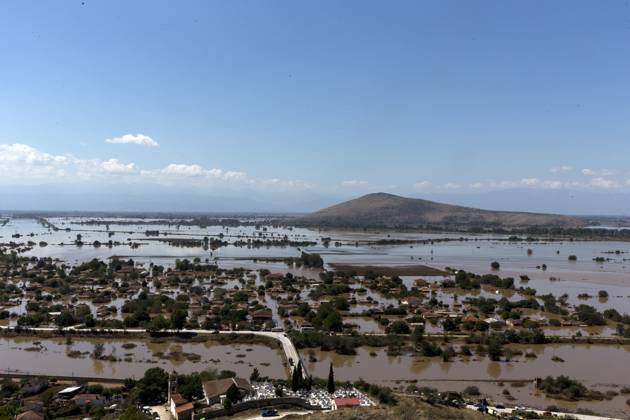 Bilder des Jahres 2023, News 09 September News Themen der Woche KW37 (230912) -- KARDITSA, Sept. 12, 2023 -- This photo taken on Sept. 11, 2023 shows flooded houses in Karditsa, Thessaly region, Greece. Greek Prime Minister Kyriakos Mitsotakis announced on Sunday the first package of relief measures for the flood-stricken regions in central Greece, as the flood-caused death toll increased to 15, Greek national broadcaster ERT reported. ) GREECE-KARDITSA-FLOOD-DAMAGE MariosxLolos