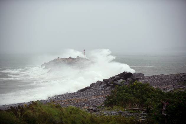 Bilder des Jahres 2023, News 09 September News Themen der Woche KW37 News Bilder des Tages September 16, 2023, Port Maitland, NS, Canada: Waves crash against a breakwater in Port Maitland, N.S. as post-tropical cyclone Lee approaches on Saturday, Sept. 16, 2023. Port Maitland Canada  - ZUMAc35_ 20230916_zaf_c35_042 Copyright: xBillxCurryx