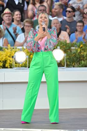 ZDF Fernsehgarten singer Beatrice Egli during the ZDF entertainment show Fernsehgarten on 17 09 2023 in Mainz 20230917MWI102048